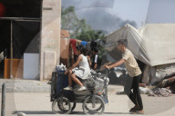 Palestinians flee northern Gaza City