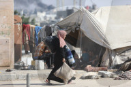 Palestinians flee northern Gaza City