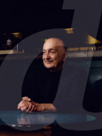 Actor and tv presenter Sir Tony Robinson