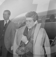 Canadian singer Paul Anka arive at Schipol airport, Holland, Mach 17, 1964.