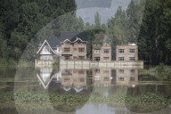 Flood Alarm Sounded In Kashmir As River Jehlum Breaches To Residential Areas 