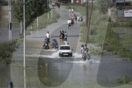 Flood Alarm Sounded In Kashmir As River Jehlum Breaches To Residential Areas 