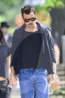 *PREMIUM-EXCLUSIVE* Love Brewing? Harry Styles & Zoë Kravitz Keep Cozy on Coffee Outing