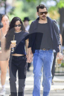 *PREMIUM-EXCLUSIVE* Love Brewing? Harry Styles & Zoë Kravitz Keep Cozy on Coffee Outing