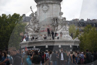 Anti government protests in Paris turn violent