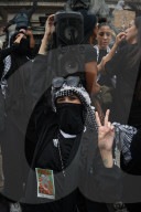 Anti government protests in Paris turn violent