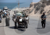 Palestinians flee to central and southern Gaza