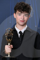 PEOPLE - Der 15-jährige „Adolescence“-Star Owen Cooper schreibt Geschichte als jüngster männlicher Emmy-Gewinner aller Zeiten