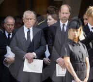 Die britischen Royals bei der Trauerfeier für die Herzogin von Kent in London