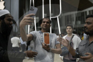 Consumers Flock To Apple BKC As IPhone 17 Hits Stores In India