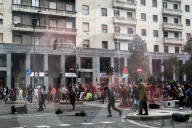 NEWS - Zusammenstösse zwischen Demonstranten und der Polizei am Ende des Marsches zum Gaza-Streik am Mailänder Hauptbahnhof