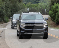 *PREMIUM-EXCLUSIVE* Taylor Swift arrives at Selena Gomez and Benny Blanco's wedding in Santa Barbara!