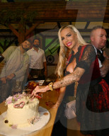 PEOPLE - Trash Promis beim 15. Frankfurter Oktoberfest