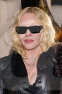 PEOPLE - Madonna bei der Saint Laurent Frühjahr/Sommer 2026 Show in Paris