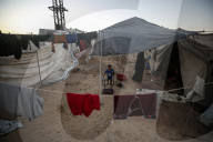 Displaced Palestinians forced to flee northern Gaza