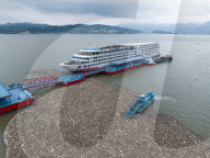 Three Gorges Zigui Port Float Cleaning