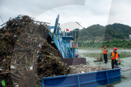 Three Gorges Zigui Port Float Cleaning