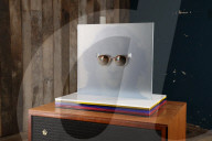 FEATURE - Anlässlich seines 85. Geburtstags: Propstore versteigert John Lennon Memorabilien inklusive seiner ikonische Brille