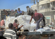 Food distribution in Khan Younis