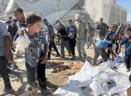 Food distribution in Khan Younis