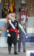 Felipe, Letizia, Leonor und Sofia beim spanischen Nationalfeiertag in Madrid