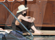 PREMIUM EXCLUSIVE: *PREMIUM-EXCLUSIVE* *MUST CALL FOR FEES*?It's Family Time for the American actress Anne Hathaway relaxing after filming 'The Devil Wears Prada 2' out in Portofino.