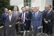DC: VP Vance hold a Gov. Shutdown stakeout