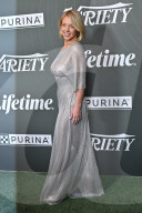 PEOPLE - Sydney Sweeney im durchsichtigen Abendkleid an der Variety-Gala "Power of Women"