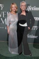 PEOPLE - Sydney Sweeney im durchsichtigen Abendkleid an der Variety-Gala "Power of Women"