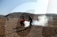 Israeli army clash with Palestinian farmers in West Bank