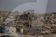 Palestinians returning to Jabalia buildings reduced to rubble