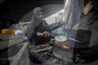 Palestinians returning to Jabalia buildings reduced to rubble