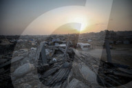 Palestinians returning to Jabalia buildings reduced to rubble