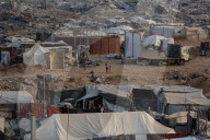 Palestinians returning to Jabalia buildings reduced to rubble