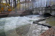 Aus für Surfer? Die Münchner Eisbachwelle sorgt weiter für Aufregung