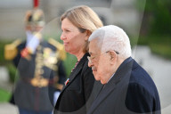 Yael Braun-Pivet Welcomes Mahmoud Abbas At The National Assembly - Paris
