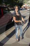 Waitresses carry pistols at Shooter's Grill