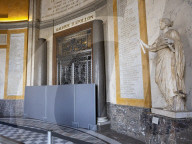 Atmosphere Around Louvres Museum Following Robbery - Paris