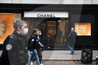 Two Men On A Motorcycle Attempted To Rob A Chanel Store - Paris