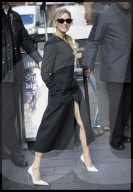 Renee Zellweger unveils Bridget Jones statue in London