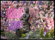 Renee Zellweger unveils Bridget Jones statue in London
