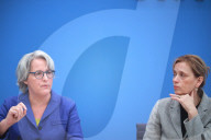 Officials Address Child and Youth Protection in the Digital World in Berlin