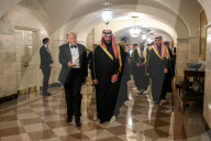 Trump throws lavish dinner for Saudi Prince