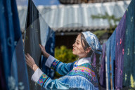 Tie-Dye Technique Of Bai Ethnic Group - Chin