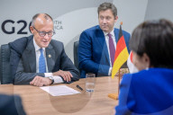 Friedrich Merz und Lars Klingbeil treffen die japanische Premierministerin Sanae Takaichi beim G20-Gipfel