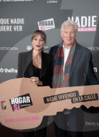 PEOPLE - Richard Gere und Alejandra Gere besuchen die Premiere des Dokumentarfilms „Lo que nadie quiere ver“ (Was niemand sehen will) im Kino Callao in Madrid