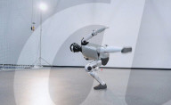 Robot autonomously dodges point blank arrow