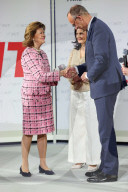 Silvia wird mit dem Sonderpreis des Deutschen Mittelstandspreises in Berlin ausgezeichnet