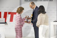 Königin Silvia von Schweden und Friedrich Merz bei der Verleihung des Deutschen Mittelstandspreises in Berlin