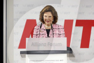 Königin Silvia von Schweden und Friedrich Merz bei der Verleihung des Deutschen Mittelstandspreises in Berlin